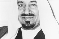 تنازل له أخيه الشقيق الأمير محمد بن عبد العزيز آل سعود عن منصب ولي العهد
