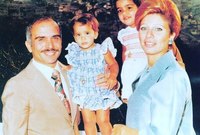الملكة علياء الحسين مع طفليها الأميرة هيا والأمير علي بن الحسين