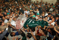 تم تشييع جثمانه في جنازة مهيبة في غزة شارك فيها أكثر من نصف مليون فلسطيني
