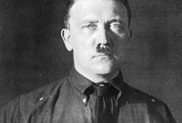 مات هتلر يوم 30 أبريل عام 1945 
