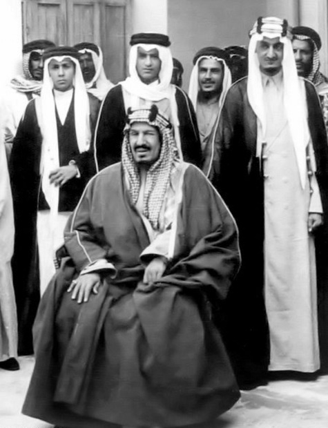 قبل أن يحكم آل سعود المملكة فقد كانت تابعة لعدة ممالك وإمارات مختلفة خلال عدة قرون