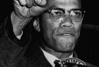 في فبراير 1965م أطلق ثلاثة من الشبان السود النار على مالك شباز أثناء إلقائه لمحاضرة في جامعة نيويورك فمات على الفور وكان في الأربعين من عمره
