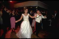 رقصة العروسان 