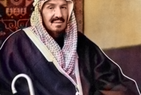 وفي عام 1953 توفي الملك عبد العزيز آل سعود بعد حكم دام أكثر من 51 عام بدأت بسيطرته وحكمه للرياض وإنشاءه للدولة السعودية الثالثة ثم سيطرته على كامل نجد والحجاز ثم إعلانه ملكًا على السعودية