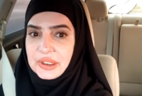 البداية كانت حينما أعلنت الفنانة الإماراتية في مايو 2018 ارتداء الحجاب، وطالبت بمسح صورها التي تظهر فيها بدونه