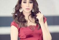 شقيقتها الصغرى هي الممثلة والمغنية أسيل عمران
