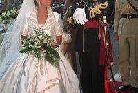 من أهم الفساتين التي قدمها إيلي هو فستان زفاف ملكة الأردن الحالية الملكة رانيا العبد الله الذي ارتدته عام 1993 
