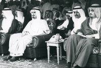 كما اشتهر الأمير بندر بأنه كان مقربًا من جميع ملوك السعودية منذ عهد الملك فيصل حيث كان يعد مستشارًا لهم ولكن بشكل غير رسمي حيث كانوا يثقون في رأيه بجانب حبهم الشديد له