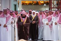 أداء صلاة الجنازة على الأمير "بندر بن عبدالعزيز" في المسجد الحرام
