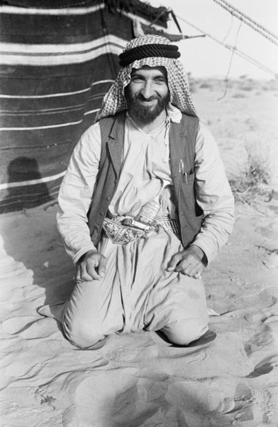 ولد الشيخ زايد في الـ 6 من مايو عام 1918 بأبو ظبي، وسُمي على اسم جده الشيخ زايد حاكم إمارة أبو ظبي، وكان الابن الأصغر لوالده الشيخ سلطان، وأصبح والده حاكمًا لأبو ظبي حين بلغ الـ 14 عامًا
