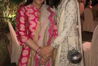 أمريتا سينج مع ابنتها سارة علي خان 