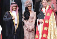 كانت وزوجها السابق الأمير الوليد ابن طلال ضمن المدعوين لحفل الزفاف الملكي البريطاني الخاص بالأمير ويليام على الأميرة كيت ميدلتون والذي تم عام 2011 

