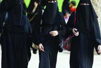 تحقيق أحلام الفتيات السعوديات لم يتوقف هنا، فقد تم السماح للمرأة بالعمل دون اشتراط موافقة ولي أمرها، وتم الإعلان عن وظائف للمرأة في وزارة العدل في 4 مجالات وهي «باحثة اجتماعية - باحثة شرعية - باحثة قانونية - مساعدة إدارية»
