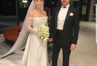 بعد قصة حب قوية استمرت لـ5 سنوات تزوجت "هازال" من حبيبها الممثل التركي "علي أتاي" عام 2018 في حفل زفاف أسطوري بحضور المشاهير ونجوم الفن
