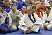 بوتين يقوم بشكل مستمر بالاشتراك في عدد من فعاليات بطولات الجودو كما يشارك في التدريبات الخاصة بها في عدد من المناسبات بل ويقوم بتمرين وتدريب الآخرين كذلك 
