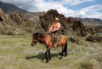 كما يشتهر كذلك بوتين بحبه لرياضة ركوب الخيل حيث يهواها بشدة وظهر أكثر من مرة وهو يمتطي الخيول في أكثر من مكان بروسيا 
