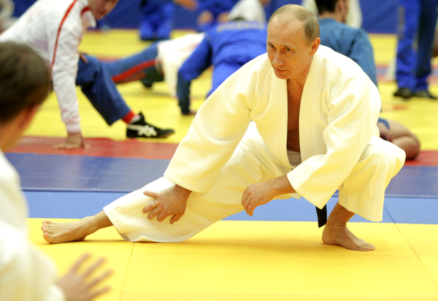 الرئيس الروسي فلاديمير بوتين هو أشهر رئيس رياضي في العالم حيث يمارس عدد كبير من الرياضات في آن واحد بل وبطل إحدى الرياضات 
