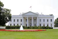 البيت الأبيض .. مقر إقامة رئيس الولايات المتحدة الأمريكية ويقع في مدينة واشنطن العاصمة ويعد من أشهر القصور ومقرات الحكم في العالم


