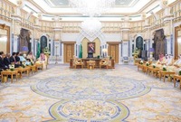 يتميز القصر بالفخامة الكبيرة واستخدام التحف الفنية القيمة واللوحات الضخمة التي تؤرخ للأسرة الحاكمة ما جعله واحدًا من أجمل القصور الملكية في العالم وأفخمها 
