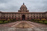قصر راشتراباتي بهوان  .. مقر الحكم في الهند وقد تم بناءه مطلع القرن العشرين ويقع في مدينة نيو دلهي

