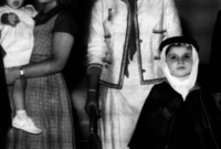 الأميرة منى الصلح مع ابنها الوليد بن طلال في طفولته 