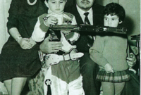 الأميرة منى الصلح مع الأمير طلال مع أبنائهما الأمير الوليد والأميرة ريما في طفولتهما