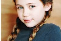أول ظهور فني لها عندما كانت تعيش في كندا من خلال تمثيل دور ثانوي في مسلسل "دوك" من بطولة والدها، وهي في سن التاسعة
