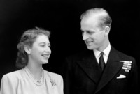 تبادل الثنائي الخطابات وعاشا قصة حب وبعدما أعلنت إليزابيث لوالديها  أنها وقعت في حب الأمير فيليب قابلوا الأمر برفض شديد
