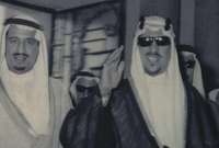 لقطة نادرة للملك سلمان بن عبد العزيز في شبابه مع الملك سعود بن عبد العزيز آل سعود
