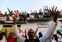 احتجاجات السودان .. اندلعت المظاهرات السودانية أواخر ديسمبر عام 2018 واستمرت في عام 2019 احتجاجًا على ارتفاع الأسعار وغلاء المعيشة وتدهور حال الدولة على كل المستويات 
