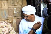 تم القبض على عمر البشير الذي حكم السودان 30 عامًا وتحويله للمحاكمة بعدة تهم لينتهي فصل من تاريخ السودان الحديث استمر ثلاثة عقود كاملة 
