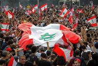 لبنان تنتفض .. خرجت مظاهرات حاشدة في لبنان في شهر أكتوبر بعد فشل الحكومة اللبنانية في إيجاد حلول للأزمة الاقتصادية واتجاهها لفرض المزيد من الضرائب على الوقود 