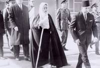 وبعد قيام الحرب العالمية الثانية دخل محمد إدريس السنوسي إلى ليبيا عام 1940 وتمكن من طرد الإيطاليين عام 1944 بعد هزيمتهم في الحرب العالمية الثانية واعترفت إيطاليا باستقلال ليبيا لكنها ظلت تحت الإدارة البريطانية الفرنسية 
