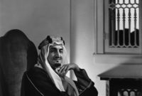 وفي نوفمبر عام 1964 أعلن مفتي المملكة خلع الملك سعود عن الحكم ومبايعة الأمير فيصل ملكًا للبلاد بدلًا منه
