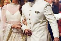 سيف علي خان مع زوجته كارينا كابور 