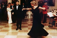  طلبت منه الأميرة ديانا مشاركته في رقصة عندما التقيا في حفل عشاء يوم 9 نوفمبر 1985 بالبيت الأبيض
