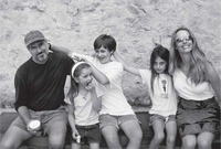 ستيف جوبز مع زوجته بلورين بأول و أطفاله الثلاثة