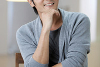 جانغ دونغ غون ممثل ومغني كوري يبلغ 47 عامًا 
