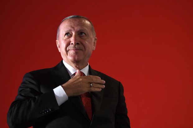 يعد رجب طيب أردوغان أحد أشهر السياسيين في الشرق الأوسط في الألفية الحديثة كما يعد أحد القادة البارزين في تاريخ تركيا الحديث 
