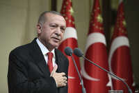 يقبع أردوغان على رأس نظام الحكم في تركيا منذ أكثر من 17 عامًا حيث كان أولًا رئيسًا للوزراء بين أعوام 2003 -2014 حين كانت كل الصلاحيات بيد رئيس الوزراء
