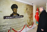 والده أحمد أردوغان كان يعمل في خفر السواحل التركية ووصل إلى رتبة قبطان 
