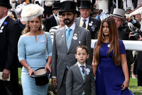 الأميرة هيا، ابنة ملك الأردن السابق، والزوجة السابقة لحاكم دبي مع أبنائها جليلة وزايد 
