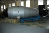  عام 2003، أرسلت إلى العراق، ولم يتم استخدامها.. تتجاوز 10 ألف طن وقوتها التدميرية تصل إلى 150 مترا لا تعتبر سلاحا نوويا، ويمكن استخدامها  لتخويف العدو