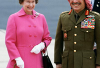 وعاصرت الملكة إليزابيث عهد الملك حسين كاملًا ملك الأردن