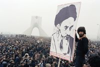 إيران قبل الثورة الإسلامية عام 1979 تختلف 180 درجة عن إيران بعد الثورة في أغلب مظاهر الحياة وكأنها أصبحت دولة جديدة تمامًا 
