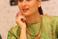 ممثلة هندية لعبت عدة أدوار بطولية في الأفلام الهندية وحازت على عدة جوائز 