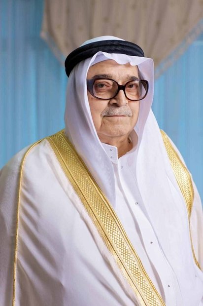 ولد صالح عبد كامل عام 1941 في مكة المكرمة بالمملكة العربية السعودية، والده كان يعمل مديراً عاماً لديوان مجلس الوزراء
