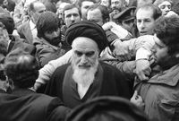 وفي الليلة نفسها قُبض عليه وتم ترحيله مكبلا إلى طهران، وقامت بعدها انتفاضة واسعة احتجاجا على اعتقاله
