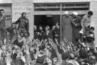 بعد نجاح الثورة قرر الخميني فرض نظرية "ولاية الفقيه" في الدستور الإيراني
