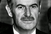 شكلت وفاة باسل الأسد المفاجئة أكبر هزة يواجهها حافظ الأسد في حياته حسب قول الكثيرين فلم تكن وفاته مجرد وفاة ابن له
